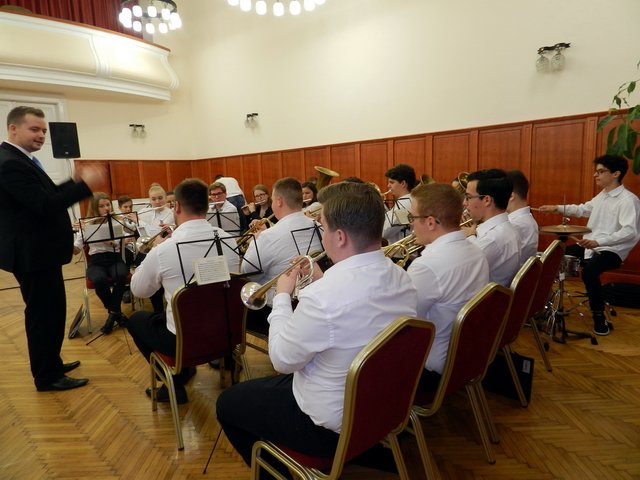 56-ra emlékeztünk 24